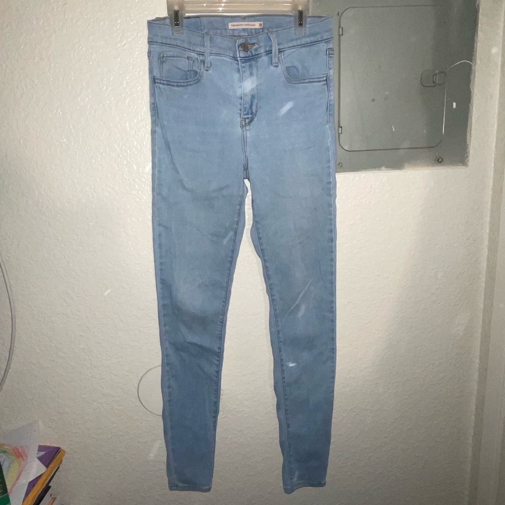 Cute women skinny light blue jeans! Great for spring and summer seasons!